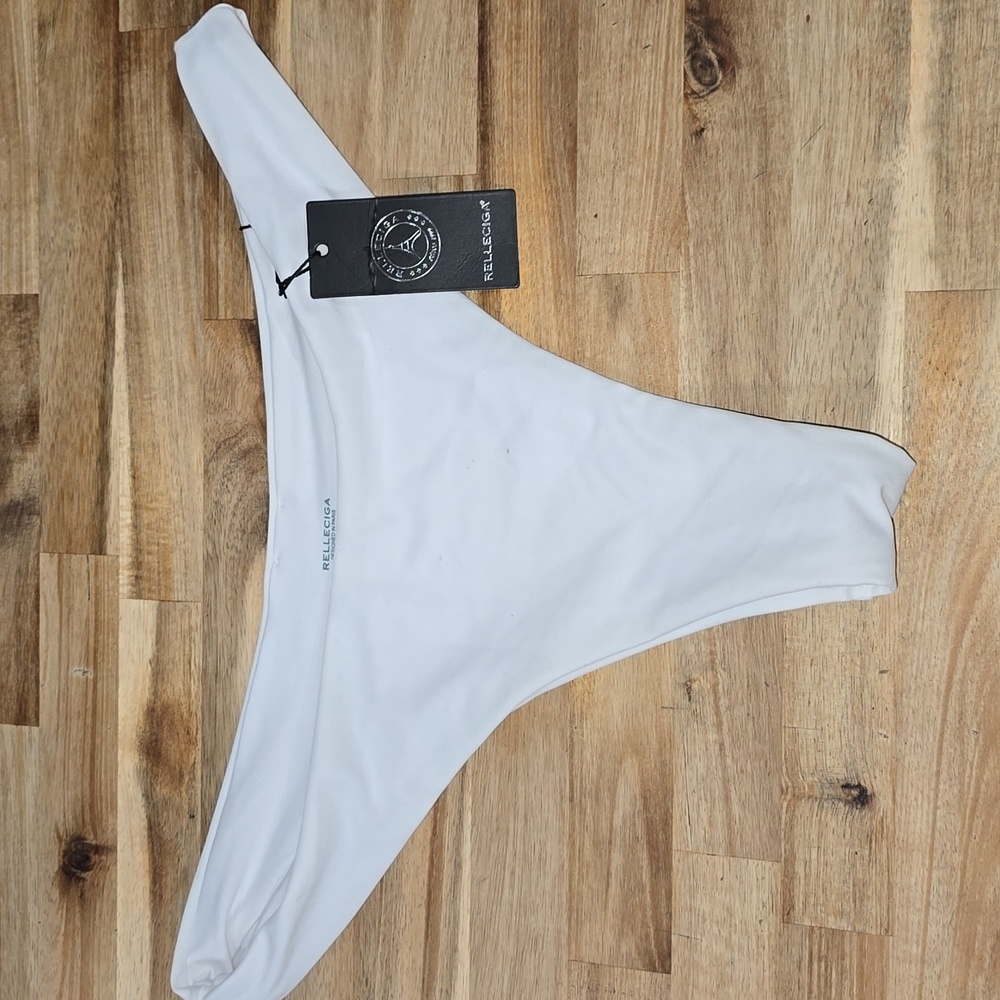 RELLECIGA Women's Medium Swim Suit Bikini Bottoms New w/ Tags!